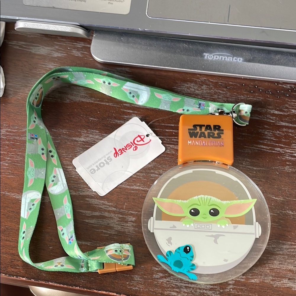 Disney Star Wars the Mandalorian Baby Yoda The Child Light Ip Lanyard NWT